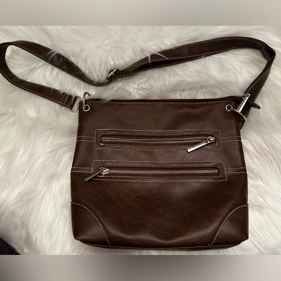 No big name but super cute crossbody - Picture 6 of 7